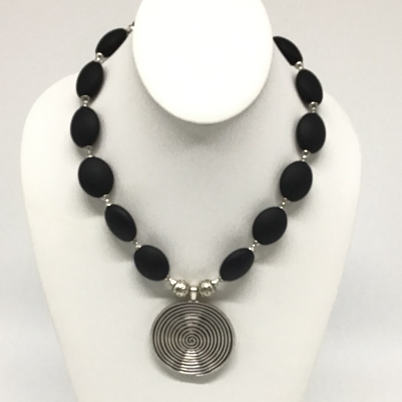 Black And Silver Necklace - Picture 2 of 8